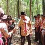 Bupati Bangkalan Abdul Latif Imron Amin melakukan kunjungan ke Bumi Perkemahan Hutan Pinus Songgon Banyuwangi untuk menyambangi Kwarcab Kontingen Bangkalan yang mengikuti Jambore Daerah.