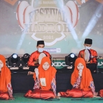 Salah satu grup peserta festival hadrah saat tampil. (foto: ist.)