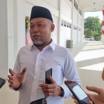 Anggota Komisi V DPR RI, Syafiuddin, saat memberi keterangan kepada awak media.