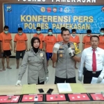 Jajaran Polres Pamekasan saat menggelar pers rilis penyalahgunaan Narkoba di Aula Gedung Bhayangkara Polres Pamekasan.