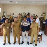 Kepala Diskominfo Kota Kediri, Apip Permana (kanan), bersama Sekdakot Kediri, Bagus Alit (nomor 2 dari kiri), dam acara Asistensi Pendampingan Teknis Operasional Aplikasi E-Office dan E-Office Desa. Foto: Ist