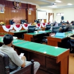 Rapat paripurna di Gedung DPRD Trenggalek. foto: HERMAN/ BANGSAONLINE