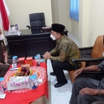 Wali Kota Surabaya Eri Cahyadi melakukan audiensi dengan Koordinator Bidang Pidana Khusus (Pidsus) Kejaksaan Tinggi (Kejati) Jawa Timur Teguh Ananto saat berkantor di Kelurahan Pegirian, Kecamatan Semampir, Surabaya, Kamis (27/5/2021) pagi. (foto: ist)