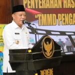 Bupati Fadeli menyampaikan sambutan saat Acara Penutupan TMMD ke-109 Tahun 2020 di Pendopo Lokatantra, Rabu (21/10).