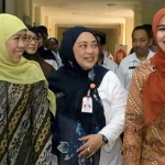 Lia Istifhama (paling kanan) saat mendampingi kegiatan Gubernur Jatim, Khofifah Indar Parawansa, beberapa waktu lalu. foto: ist.