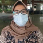 
Kasi Advokasi dan Kesehatan Reproduksi Remaja DP2KBP3A Kabupaten Kediri, Sarkaraning Dewi Pergiwasari dan suasana pelatihan. (Kominfo).
