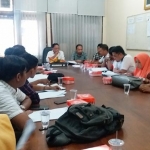 Suasana Komisi D saat hearing dengan LSM, NGO, dan komponen masyarakat.