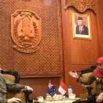  Gubernur Jatim Khofifah Indar Parawansa saat menerima Dubes Australia Gary Quinlan Ao di Gedung Negara Grahadi, Surabaya, Kamis (20/2). Foto: istimewa