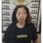 Pelaku penipuan saat diamankan petugas di Mapolsek Taman, Sidoarjo.