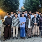 Sejumlah kiai muda dari Jawa Barat dan DKI Jakarta yang tergabung dalam Forum Bahtsul Masail di Pesantren Kempek, Cirebon, menyampaikan sikap keagamaan terkait dinamika internal Pengurus Besar Nahdlatul Ulama (PBNU). foto: istimewa.
