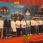 Suasa foto bersama dalam giat Kick Off Meeting yang digelar Perumdam Tirta Pandalungan atau dikenal sebagai PDAM Jember.