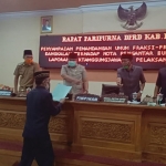 H. Musawwir, Ketua Fraksi Kebangkitan Hati Nurani saat memberikan Naskah Pandangan Umum, Senin (20/7/2020). (foto: ist).