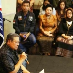 Ketua umum Partai Demokrat Susilo Bambang Yudhoyono, saat menyampaikan beberapa hal terkait nama dirinya yang disebut dalam sidang Ahok di Wisma Proklamasi, Jakarta Pusat, Selasa (1/2). foto: Merdeka.com