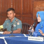 Dandenmako Koarmatim Letkol Laut (P) Andike Sry Mutia didampingi Ketua Cabang 2 Daerah Jalasenastri Armatim Andike Sry Mutia. foto: Dispen Armatim 