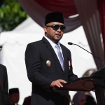 Wakil Wali Kota Batu saat bertindak sebagai inspektur upacara.