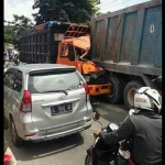 RINGSEK: Kondisi kendaraan yang terlibat tabrakan beruntun di pertigaan Bungah.