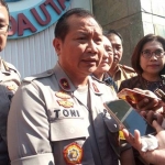 Wakapolda Jatim Brigjen Pol. Toni Hermanto saat berkunjung di Klinik Abdi Husada Wonosari Surabaya.