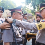 Kapolres Gresik AKBP Wahyu S. Bintoro saat sertijab Wakapolres dan Kapolsek. Foto: SYUHUD A/BANGSAONLINE