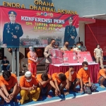 Sejumlah tersangka ditampilkan dalam konferensi pers yang dilakukan oleh Polres Bangkalan