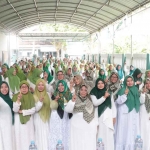 Jaringan Perempuan Nahdliyin di Bangkalan saat mendeklarasikan dukungan kepada Pasangan AMIN di Pilpres 2024.