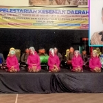 Pada masa PSBB, SDN Kare 01 sempat mendapatkan kepercayaan untuk mengirimkan anak didiknya yang tergabung dalam Sanggar Sumekar SDN Kare 01 untuk tampil dalam pentas seni membawakan kesenian Thok Thok Bruk. Inset, Suroso, Kepala SDN Kare 01.