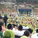 Presiden Joko Widodo saat menyampaikan sambutan pada Maulidurrasul dan Harlah Muslimat NU ke-74 di Gelora Bung Karno, Jakarta, Ahad (27/1). foto: BANGSAONLINE