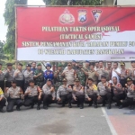 Foto bersama para peserta Tactical Floor Games (TFG). Yakni jajaran dari Polres Bangkalan, Kodim 0829, Lanal Batuporon, KPU, Bawaslu, Satpol PP serta Kabag dan Kapolsek se-Kabupaten Bangkalan.