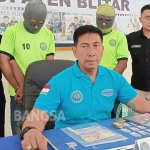 Kepala BNNK Blitar AKBP Agustianto saat menggelar pers rilis penangkapan tersangka pengedar dan pemakai sabu-sabu.
