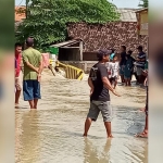 ILUSTRASI: Kondisi salah satu desa di wilayah Gresik Selatan yang tergenang banjir luapan Kali Lamong. foto: ist.