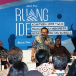 Gubernur Jatim Soekarwo saat paparan di acara Ruang Ide Prov Jatim bebas campak dan rubela di Gedung Graha Pena Jawa Pos. foto: yudi/BANGSAONLINE
