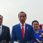 Presiden Jokowi Tunjuk Mahfud sebagai Plt Menkominfo. Foto: Ist