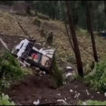 Kondisi colt diesel yang terperosok ke jurang