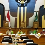 Pansus Covid-19 DPRD Kabupaten Pasuruan kembali menggelar rapat kerja dengan tim satuan tugas (satgas) di Gedung DPRD Kabupaten Pasuruan, Kamis (24/9/2020). (foto: ist).