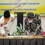 Gus Ipul (kanan) bersama Gus Irsyad saat melakukan Penandatanganan Kesepakatan Bersama (MoU) dan Perjanjian Kerja Sama (PKS).