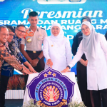 Gubernur Khofifah saat peresmian Wisma Aryasatya SMAN 2 Taruna Bhayangkara Banyuwangi (dok. Ist)