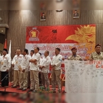 Pengurus dan kader Gerindra saat mendeklarasikan dukungan untuk Alif agar maju sebagai Cabup 2020. foto: SYUHUD/ BANGSAONLINE