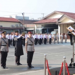 Kapolres Kediri, AKBP Bramastyo Priaji, saat melantik AKP Angga Riatma sebagai Kasatreskrim yang baru, menggantikan AKP Joshua Peter Krisnawan. Foto: Ist