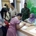 Para peserta saat melakukan registrasi