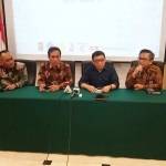 PAPARAN KTP: Konferensi Pers Kemendagri dan Kominfo soal rencana pemberlakuan KTP untuk anak-anak mulai tahun 2016, kemarin. foto detik.com