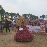 Salah satu peserta pawai budaya di Desa Menganto, Kecamatan Mojowarno, Jombang.