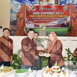 Wakil Bupati Mojokerto, Pungkasiadi, pada acara peringatan Hari Koperasi ke-71 Tahun 2018. Foto: YUDI EP/BANGSAONLINE
