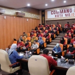 Diskominfo Kota Mojokerto menyambut kunjungan dari Diskominfotik Kota Blitar di Ruang Command Center.