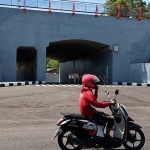 Proyek underpass GKB, Desa Randuagung, Kecamatan Kebomas, Gresik. Foto: SYUHUD/BANGSAONLINE