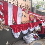 Salah satu pedagang yang mangkal di jalan protokol Kabupaten Tuban.