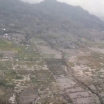 Kondisi wilayah yang terdampak aliran lahar Gunung Semeru dipotret dari udara.