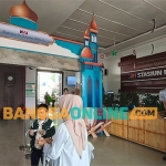 Stasiun Kediri masih dipadati penumpang arus balik. Foto: Muji Harjita/BANGSAONLINE.com