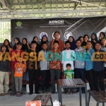 Para narasumber bersama peserta diskusi Kongkow dan Diskusi Pemuda, Islam, dan Gerakan Moderasi Beragama. Foto: SYUHUD/BANGSAONLINE
