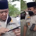 Tangkapan layar Bupati Jember Hendy Siswanto saat mengecek kualitas Jalan Proliman arah ke Semboro Jember. foto: Video Pemkab Jember