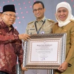 Gubernur Jawa Timur Khofifah Indar Parawansa meraih penghargaan sebagai Pemimpin Perubahan dari KemenPAN RB. Penghargaan diserahkan Wakil Presiden KH Ma