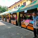 Pasar murah di depan Kantor Museum Sumenep yang digelar diskop UKM perindag.